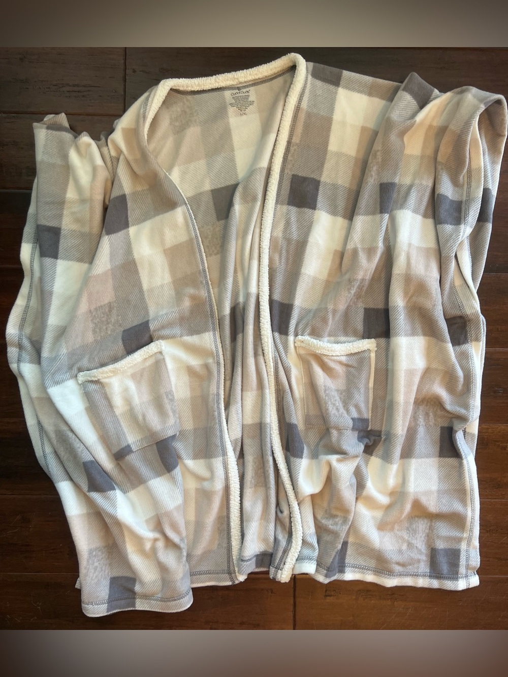 Cuddl Duds Women’s Large/XL Cream & Gray Plaid Cozy Poncho